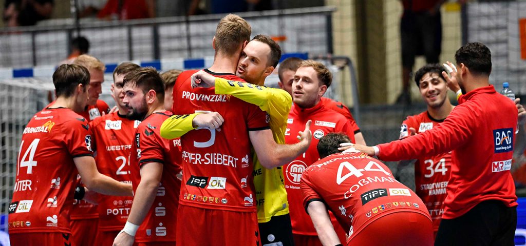 Der ASV Hamm-Westfalen ist mit einem verdienten 29:25-Heimsieg in die neue Saison gestartet. Gegen den erwartet unbequemen TV Hüttenberg gaben die Gastgeber vor 1.566 Zuschauern in der WESTPRESS arena von Beginn an den Ton an, taten sich allerdings schwer damit, sich vor der Pause abzusetzen. Dies gelang dann dank eines starken Starts im zweiten Abschnitt, in der der ASV die 15:13-Pausenführung schnell auf 18:13 ausbaute.